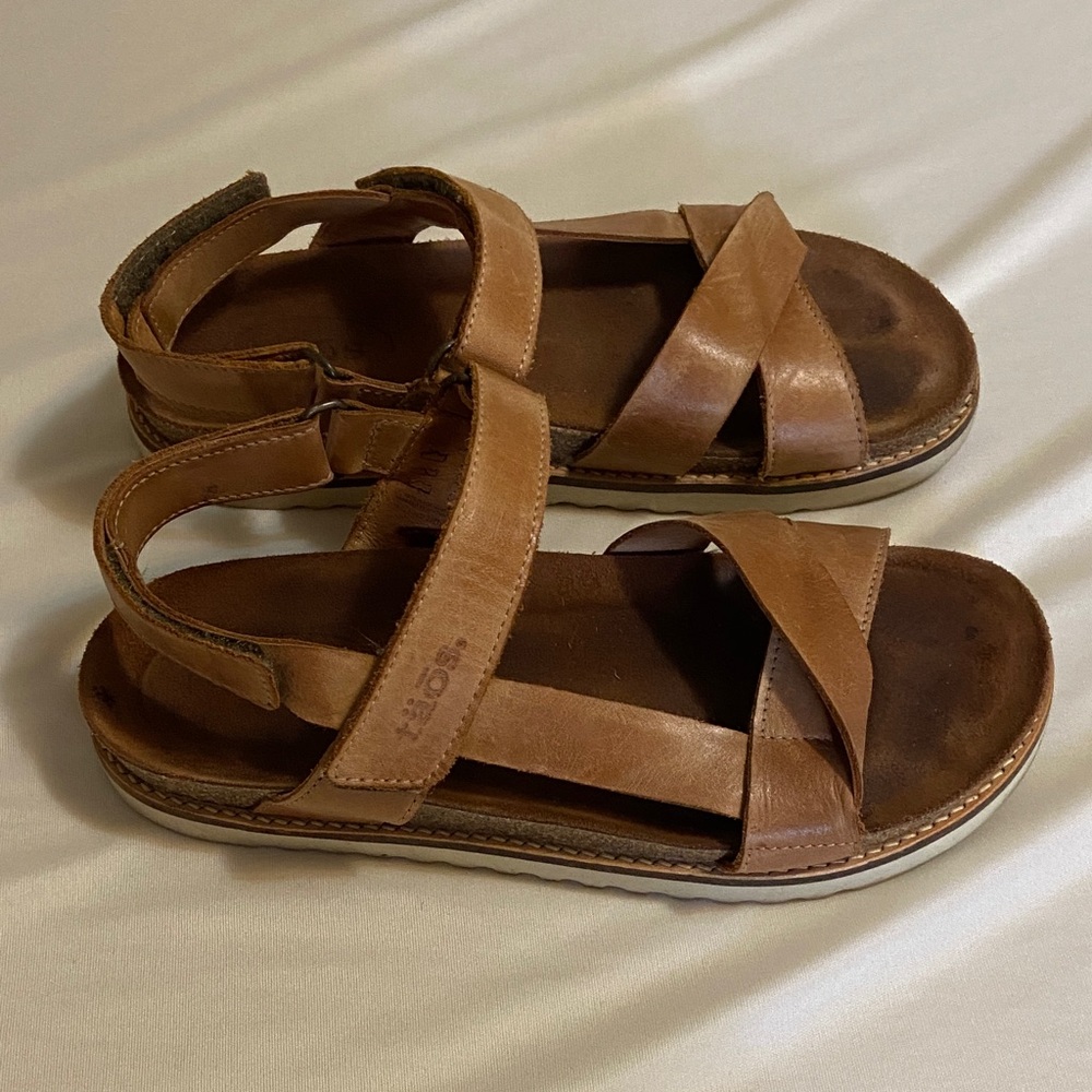 Taos Caramel Sideways Leather Sandals